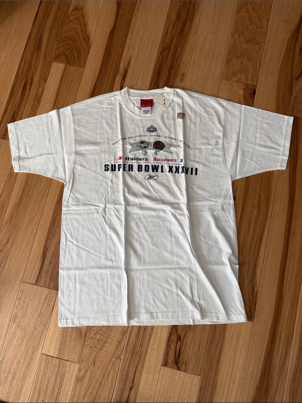 Vintage Reebok Raiders vs Buccaneers 2002 Super Bowl Graphic Short Sleeve Tee, L